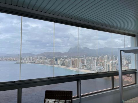 Located in Alicante. Apartment for Rent with Wonderful Views on the 20th Floor! Welcome to your oasis in the heights! This charming apartment on the 20th floor offers a unique living experience with breathtaking panoramic views that will take your br...