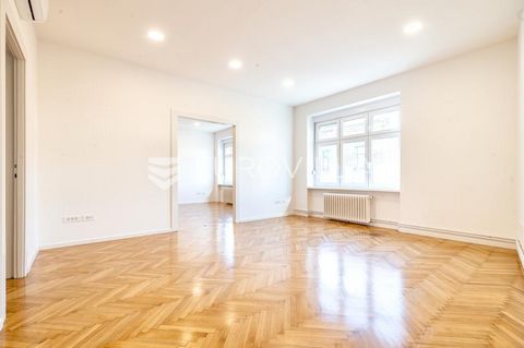 Centar, Petrinjska street, beautiful office space of 99 m2 on the third floor of a well-maintained building, last renovated in 2023. It consists of an entrance hall, three larger and one smaller room, bathroom, toilet, pantry, kitchen and balcony. Th...
