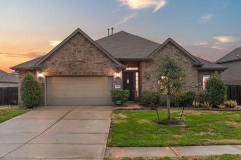 OPEN HOUSE SUNDAY FEBRUARY 18TH FROM 12:00PM-4:00PM! Welcome home to 2407 Madera Landing Lane located in Walnut Creek and zoned to Lamar Consolidated ISD! This lovely Lennar home features 3 bedrooms, 2 full baths and an attached 2-car garage. As you ...