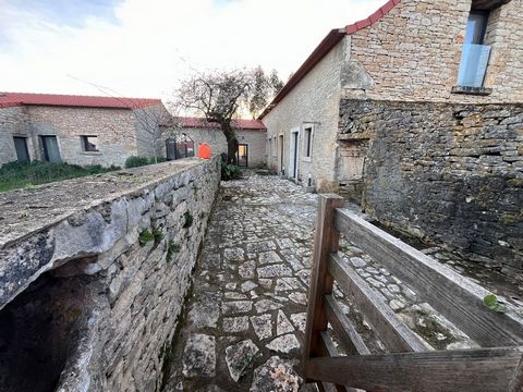 Property with rustic characteristics, completely rebuilt again, with good living spaces, comfort and a lot of construction quality. Studied and prepared for tourism (Rural Tourism), but also with the mixed component of housing and tourism. The entire...