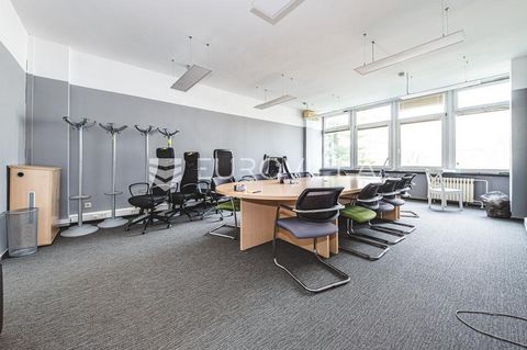 Voltino, business premises in Baštijanova on the 1st floor of an office building, total area 580 m2. It consists of comfortable office premises, sanitary facilities, a kitchen and a rest room. The building has an elevator, is air-conditioned, and has...