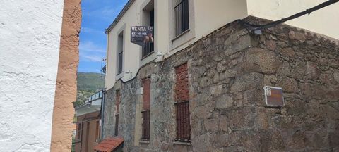 Hotel Rural-casa de pueblo situado en Baños de Montemayor en la provincia de Cáceres, con una ubicación excelente, siendo céntrico, con una de sus fachadas emplazada junto a la Plaza del Ayuntamiento. Es un edificio antiguo rehabilitado. Está en un e...