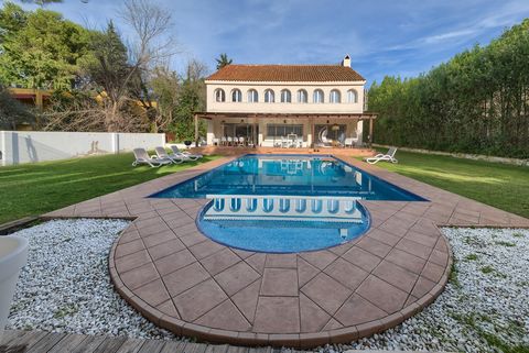 This exclusive luxury villa with over 1000 m2 of plot, located in the prestigious Simón Verde residential area in Mairena del Aljarafe, Seville, offers an exceptionally refined and comfortable lifestyle. With its elegant and modern architecture, this...