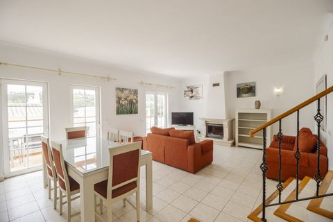 This beautiful 3 bedroom townhouse is situated in Quinta da Encosta Velha, walking distance to all amenities of Budens, and just a 5 minute drive to the beautiful beach of Salema. The accommodation is comprised of a spacious open plan living/dining r...