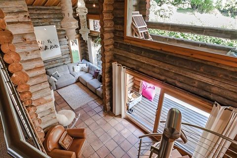 En un entorno rural, este chalet diseñado por el arquitecto Mazza ofrece bellos volúmenes y el encanto de una estructura de madera.