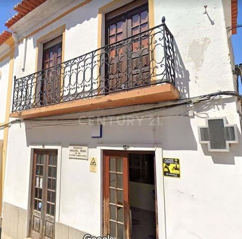 The house consists of first and second floors. On the first floor, we have a generous kitchen with a floor fire, a large living room with two windows and a balcony overlooking Rua da República, one of the main streets of Moura, a bedroom also with an...