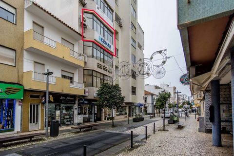 Medical and Dental Clinic in operation, very well located in the city center of Portimão Located on the 3rd floor of a building with elevator and has a client portfolio spanning several years. The clinic has all valid licenses for full operation. It ...