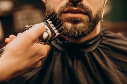 Are you looking for a business with PROFITABILITY in FULL OPERATION? Trespass Barbershop exquisite, high standard and with entertainment options. Opportunity to acquire a business in full activity and with loyal customers. Located in the heart of Oei...