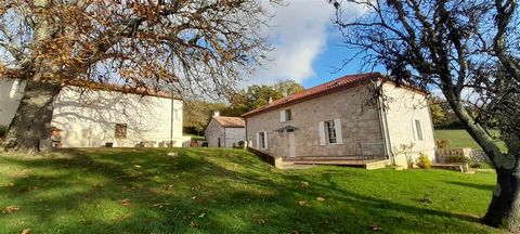 In the heart of the peaceful countryside, this former Quercy stone farmhouse is very close to all amenities. Three beautiful buildings from 1833 overlook the valley. The main house (approx. 170 m²) comprises a spacious entrance hall with original ter...