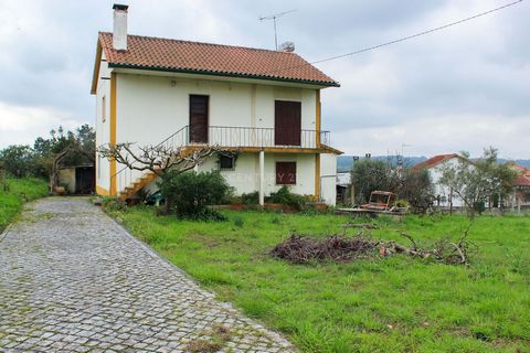 House in a quiet area, close to the city of Pombal. Barreiras, Parish of Redinha. This charming villa, located in a quiet and serene area, offers the perfect balance between tranquility and convenience, this property is ideal for those looking for a ...