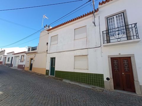 3 bedroom villa with 2 floors of housing, located on a plot of 146 m², located in Fronteira. The property consists of 2 fronts and 2 floors. On the ground floor: Bedroom, hallway, kitchen and storage. On the 1st Floor: 2 bedrooms, bathroom and living...