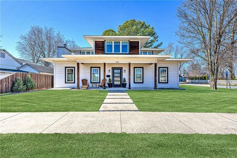Beautifully designed & detailed, this Downtown Bentonville home, custom built in 2017, sits on a large corner lot. The home is 3492 SF (4 bd/3.5ba) + 840 SF (1bd/1ba) apartment above the oversized garage. The 12 in. ICF first floor exterior walls, co...