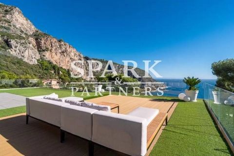 Nestled amidst tranquil Mediterranean vineyards, this enchanting villa unveils breathtaking panoramic sea views and a refreshing swimming pool, mere minutes away from the allure of Monaco. Impeccably renovated, adorned with elegant and refined decor,...