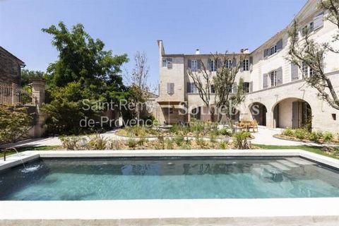 In a quiet, unspoilt setting, nestled in a Provencal village, Exceptional, charming property with top-of-the-range amenities, strategically located at the gateway to the Alpilles mountains, 30 minutes from the remarkable towns of Saint Rémy de Proven...