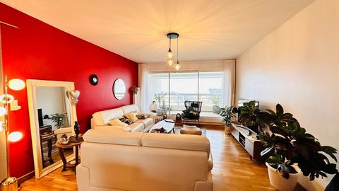 Dpt Finistère (29), à vendre à CROZON centre avec vue mer, appartement T3 de 74 m² habitables - Terrasse - Parking privé - Cave