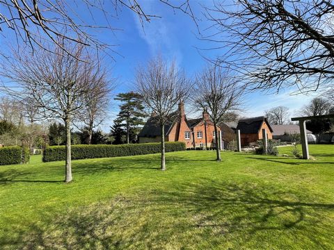 Park Farmhouse is a Grade II listed property which has origins in the 17th century with later additions. In time gone by it formed part of the Gayhurst Estate and stands on the periphery of Gayhurst Park with views towards Gayhurst Church and Gayhurs...