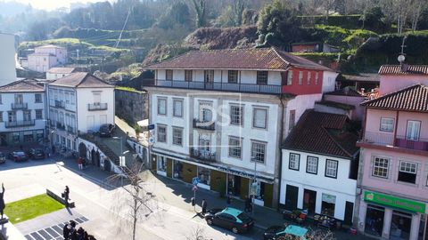 Significant and representative building of the history of Amarante, in the city center. This magnificent historic building, located in the heart of the historic center of Amarante, in the prestigious Largo Conselheiro António Cândido, stands out as a...