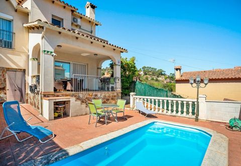 Townhouse for sale in Sant Fost de Campsentelles, with 1.937.520 ft2, 5 rooms and 3 bathrooms, Swimming pool, Garage and Air conditioning. Features: - Alarm - SwimmingPool - Air Conditioning - Garage