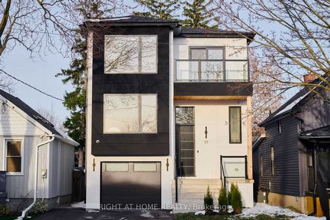 This approx. 2800 sq/ft modern masterpiece, features an open-concept layout, wide engineered hardwood floors, luxury finishings, and pot lights throughout. With 9-foot ceilings on both basement and main levels, the basement offers a unique at-grade f...