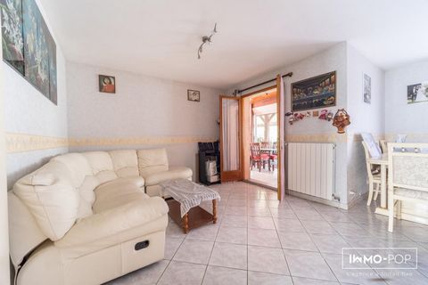 Immo-pop, the fixed price real estate agency offers this single storey house Type 4 of 88m2 facing East / West on a plot of 700m2 located in Roques, close to shops and transport (Bus 320 2min walk). It consists of an entrance serving a living room of...
