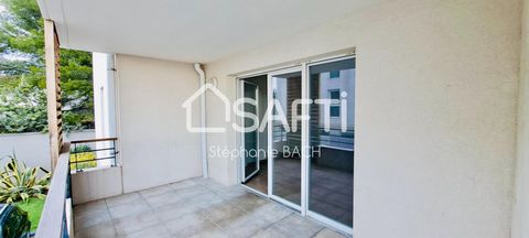 Located in La Ciotat (13600), this apartment type 3 offers an ideal living environment. Built in 2012, it enjoys unobstructed views and is just 20 metres from shops and essential services such as a supermarket, pharmacy, and more. The proximity of sc...