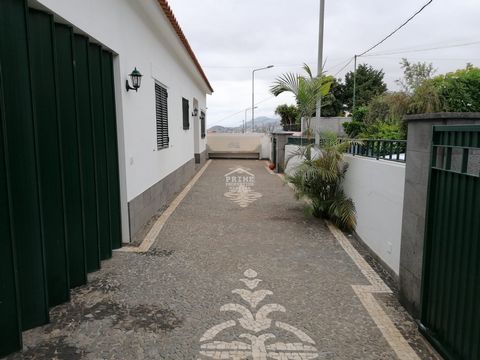 Odkryj urok tej zachęcającej willi z 6 sypialniami położonej w spokojnej parafii São Gonçalo w Funchal. Oferując komfortowe życie, ta willa jest idealnym domem rodzinnym z potencjałem na wynajem. Położona w jednej z cenionych dzielnic Funchal, willa ...