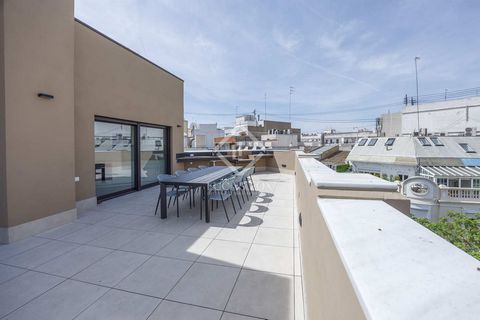 Lucas Fox presents this property for rent in a modernist building with a brand new build corner, with high ceilings and high specification construction. The property is rented fully furnished and ready to move into, with appliances, lighting, fitted ...