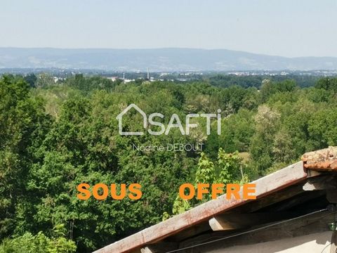 Nadine DEBOUT offers you in a VERY QUIET area and only 8 minutes from the city center of Roanne and the hospital, this BEAUTIFUL PROPERTY to renovate according to your tastes, with a LARGE COVERED COVER, a BARN and OUTBUILDINGS,is located on a plot o...