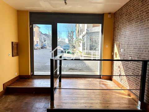 In the historic center of Mirepoix, open up your workspace while being at the heart of the village. This space offers a main room of 31m2 with a sink, access to an outdoor courtyard of over 7m2. A second room, ideal for an office or storage, is 13m2,...