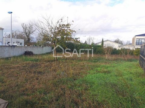 Do you dream of building your house in a quiet and green environment? This land will interest you! Beautiful building and serviced land of 567 m² near the city center of Le Haillan. The land is serviced. It offers you the possibility of building a si...