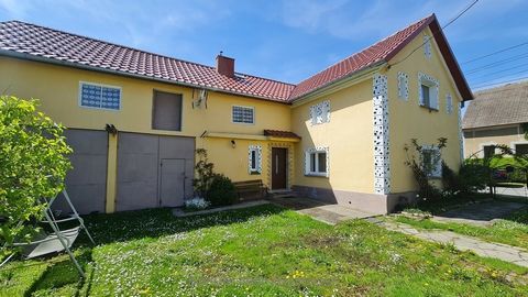 Wij presenteren u te koop een huis met een oppervlakte van ca. 150 m² gelegen op een perceel van 10 are in de stad Budzów, gemeente Stoszowice op de route Ząbkowice Śląskie - Srebrna Góra. Op het perceel staat naast het woonhuis een schuur met een op...
