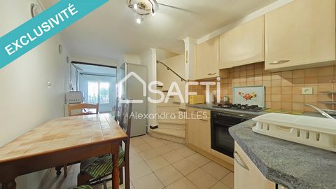 Ideally situated in a quiet lane in the authentic town of Elne, this village house is nestled in the historic centre of the upper town. On the ground floor, you'll find a convertible room, ideal for creating a space to suit your desires, as well as a...