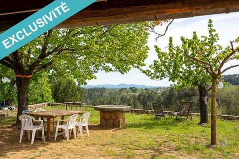 Mrs Dobbie invites you to discover in exclusivity 5 minutes from Lablachere , located in a quiet area with a magnificent panoramic view, a stone house of 163 m2 on an adjoining plot and not adjoining 4214 m2 with its summer kitchen, . This constructi...