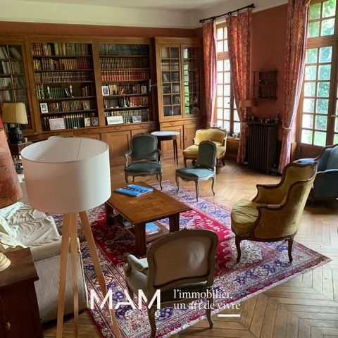 Exceptional location for this new property for sale, large house in the heart of Senlis. You will be charmed by its many reception rooms, the high ceilings, the old parquet floors, the terracotta tiles, the fireplaces, the beams, the woodwork and the...