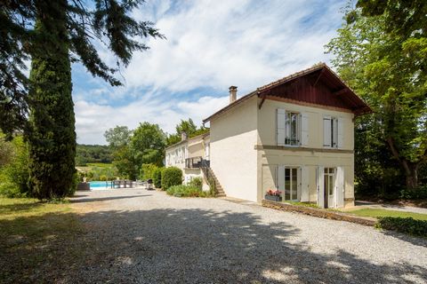 It is not every day that a property like this comes on the market. Built in the late 1700's, this used to be a farmhouse perfectly situated on the banks of the Lauquet River. Just a short 10-minute ride from Carcassonne, you are enveloped by the calm...