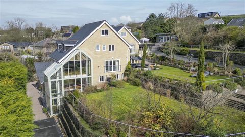 Architect designed, incredible 5 bedroom modern detached home, with 2 bedroom self-contained annexe. Boasting 7 bedrooms, 8 bathrooms and 11 reception areas in total. Outstanding quality build and exceptional design features. Spectacular showroom-sta...