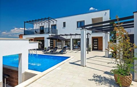 Comfortable modern villa with swimming pool in Marcana - beautiful property to buy! A dream property for Istria! Total area is 280 sq.m. Land plot is 692 sq.m. In the quaint settlements of the Municipality of Marčana, a modern abode with a swimming p...