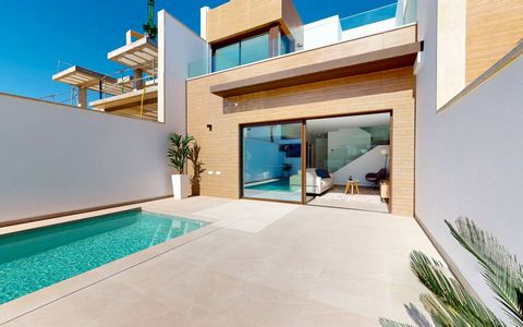 Townhouses in La Finca Golf, Algorfa, Costa Blanca Townhouses with 3 bedrooms and 3 bathrooms with basement and private swimming pool equipped with heat pump and underwater lighting and outdoor shower. Vehicle access is via a motorised gate with remo...
