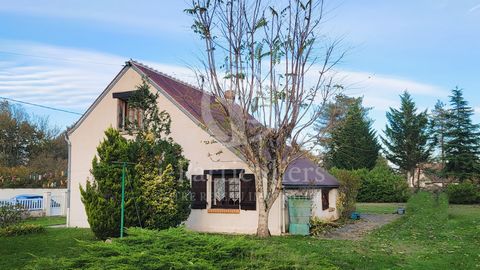 Nestled in an idyllic setting on the outskirts of Vierzon, this period house from the 1900s offers a harmonious blend of old charm and contemporary comfort. Completely renovated with care, it seduces with its warm atmosphere and quality services. Key...