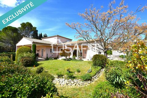 Exclusively, 10 minutes from Carcassonne in a village with all amenities, superb architect-designed villa of 187m² located on beautifully landscaped 817m² land. Composed on the ground floor of a very large and bright living room, an equipped kitchen ...