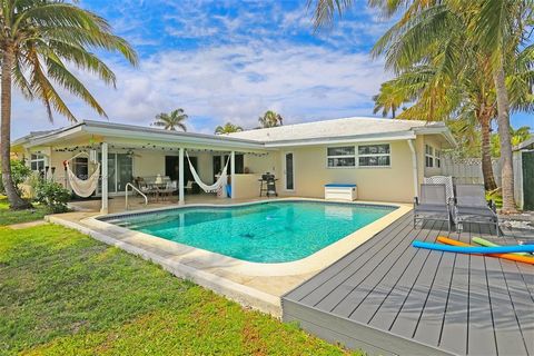 Welcome to your waterfront paradise! this charming home features 3 bedrooms and 2 baths, a spacious patio area with a sparkling pool, perfect for entertaining guests or simply relaxing under the sun. Inside, the kitchen boasts a natural gas stove, pr...