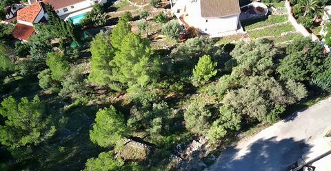 Städtisches Grundstück von 1 053 m2 zu verkaufen in Orba Costa Blanca Alicante Es hat eine fantastische Aussicht auf das Dorf und die Berge Die nächsten Strände sind 20 Minuten entfernt Das größte Einkaufszentrum in der Gegend ist in Ondara ca 10 Min...