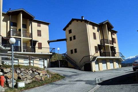 REF 70465-H1 VAL SOLEIL Eingangshalle, dann Hauptraum mit Wohnbereich, Schlafsofa und TV Essbereich in der Loggia mit Erkerfenster und herrlichem Blick auf den Matemale-See und die Bergkette Schön ausgestattete Küche: Herd, Backofen, Kühlschrank mit ...