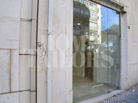 Excellent store in prime area an investment opportunity in the centre of Lisbon. This store with an area of 31m2 with bathroom, on the ground floor with a window to the street, ideal for any branch of activity, offering the possibility of adapting to...