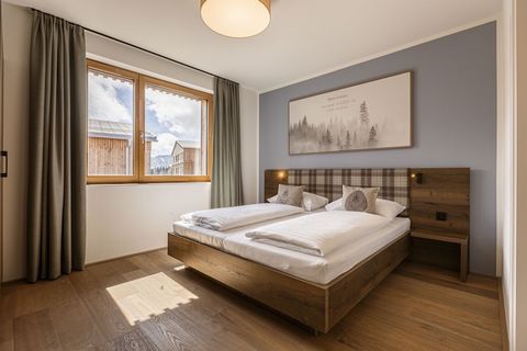 Die Superior Lodge ist 65 m² groß und bietet Platz für bis zu 4 Personen. Sie verfügt über 2 Schlafzimmer mit je einem Doppelbett und 2 Bäder mit Duschen. Die voll ausgestattete Küche ist ideal für die Zubereitung und den Genuss gemeinsamer Mahlzeite...