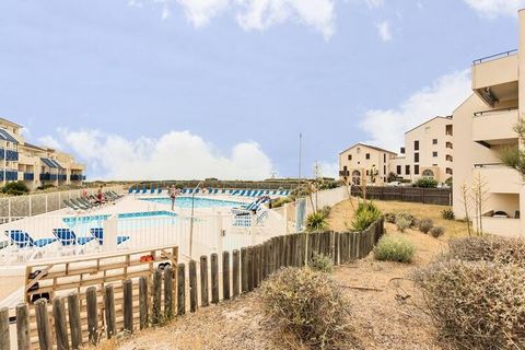 Sperimenta il fascino di una fuga al mare in questa invitante struttura, perfetta per famiglie o coppie. Situato a pochi passi dall'Oceano Atlantico, offre accesso diretto alla spiaggia senza strade da attraversare. Le sistemazioni comprendono un'acc...