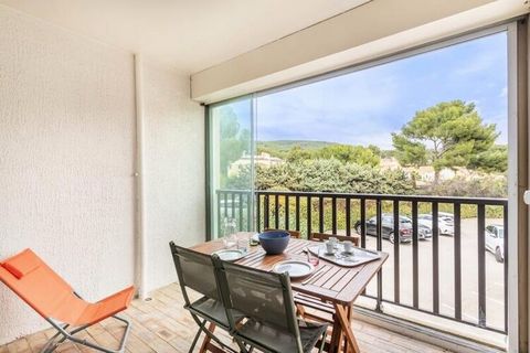 Goditi un soggiorno rilassante in questo affascinante 28 m² situato à Bandol, a due passi dal mare e dai servizi locali. Ideale per un massimo di 3 persone. Scopri questo comodo 28 m² in un residence molto ben curato, una vera oasi di pace raggiungib...