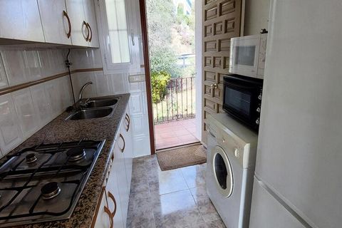 The apartment has two bedrooms (one with a double bed and another with a bunk bed), a dining room, a kitchen, a bathroom, a terrace with a view and a parking space, air conditioning and barbecue. common. Pets accepted. This comfortable apartment is l...