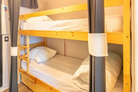 Het appartement in Chamrousse heeft 1 slaapkamer(s) en kan gereserveerd worden tot 6 personen. Accommodatie De accommodatie heeft een oppervlakte van 28 m², met uitzicht de bergen. De woning bevindt zich op 100 m van het skigebied, 500 m van de super...