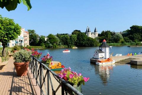 Profitez de notre sélection de maisons de vacances à Port-Bourgenay pour votre séjour en famille sur la côte vendéenne. Au coeur de la résidence de Port-Bourgenay, nos maisons de particuliers avec terrasse se caractérisent par des couleurs pastels et...